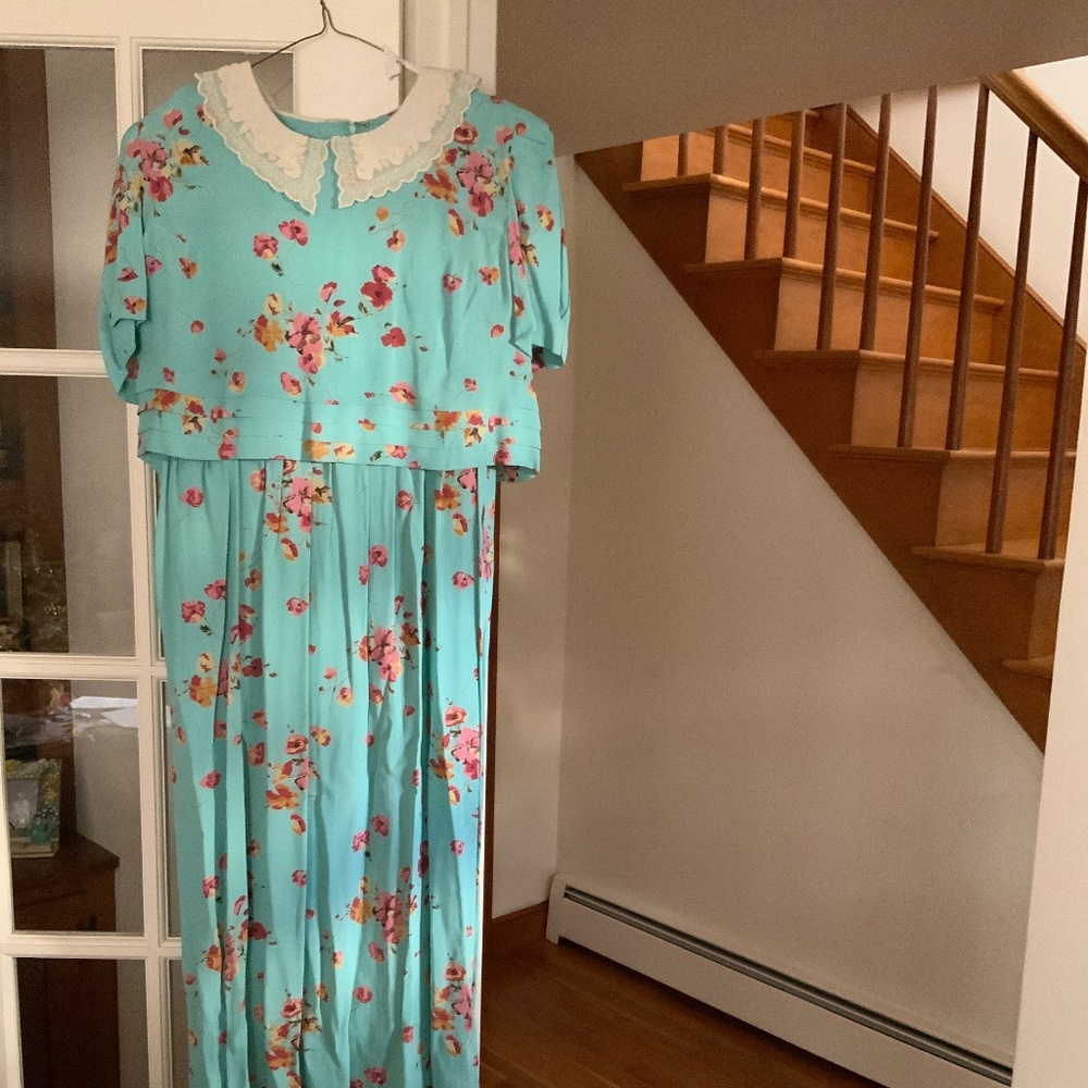 Women’s Karin Steven’s Midi Dress, Size 10.  Short—Sleeve wCollar. 100% Rayon